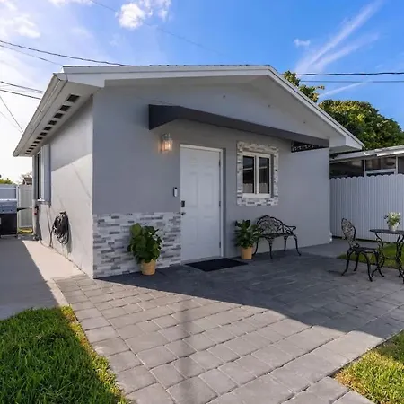 Charming 1 Bedroom Apartment